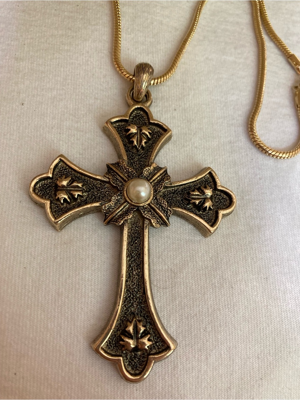 Sarah Coventry Limited Edition 1975 Vintage Maltese Cross Pendant & Chain